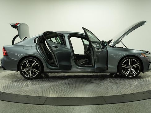 Used 2019 Volvo S60 T5 R-Design FWD image 10