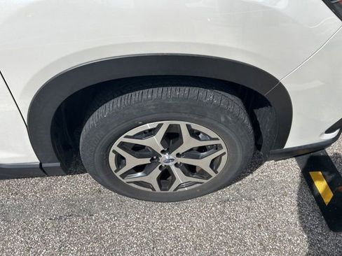 Used 2023 Subaru Forester Premium AWD/4WD image 2