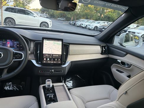 Certified 2026 Volvo XC90 B6 Plus AWD/4WD image 33