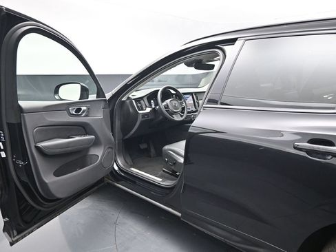 Used 2025 Volvo XC60 B5 Plus AWD/4WD image 8