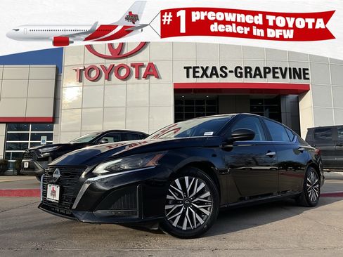 Used 2025 Nissan Altima 2.5 SV image 1