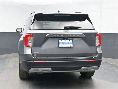Used 2024 Ford Explorer XLT w/ Equipment Group 202A image 9