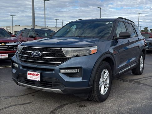 Used 2020 Ford Explorer XLT w/ Equipment Group 202A image 2