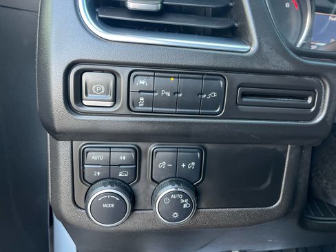 Used 2021 Chevrolet Suburban RST w/ Luxury Package image 34