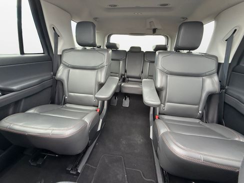 Used 2025 Ford Expedition Active AWD/4WD image 13
