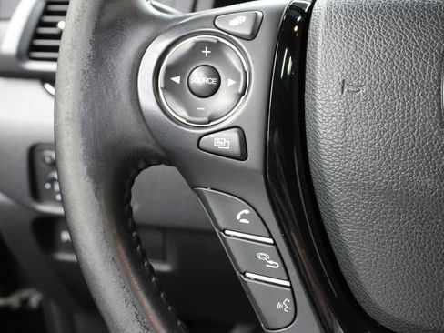 Used 2018 Honda Pilot Touring image 50
