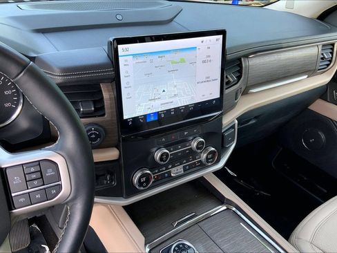 Used 2022 Ford Expedition Limited AWD/4WD image 6