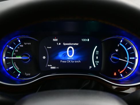 Used 2023 Chrysler Pacifica Pinnacle image 26