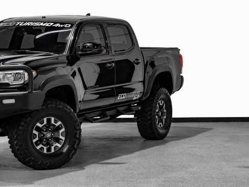 Used 2019 Toyota Tacoma TRD Off-Road w/ TRD Premium Off Road Package AWD/4WD image 11