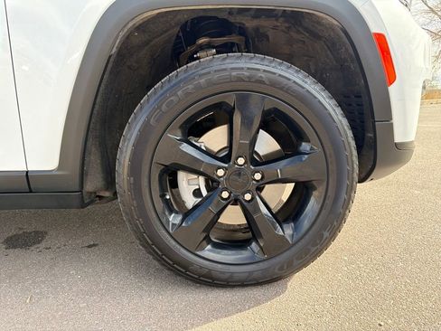 Used 2023 Jeep Grand Cherokee L Altitude image 37