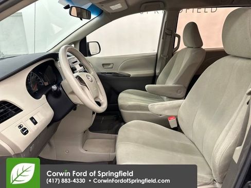 Used 2011 Toyota Sienna Base image 19