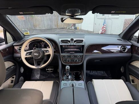 Used 2023 Bentley Bentayga AWD/4WD image 14