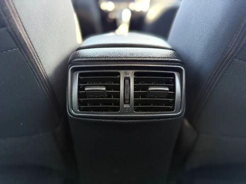 Used 2018 Nissan Rogue SV AWD/4WD image 35
