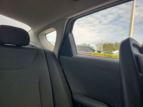 Used 2025 Kia K4 LXS image 6