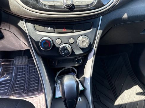 Used 2019 Chevrolet Trax LT w/ LPO, Protection Package FWD image 17