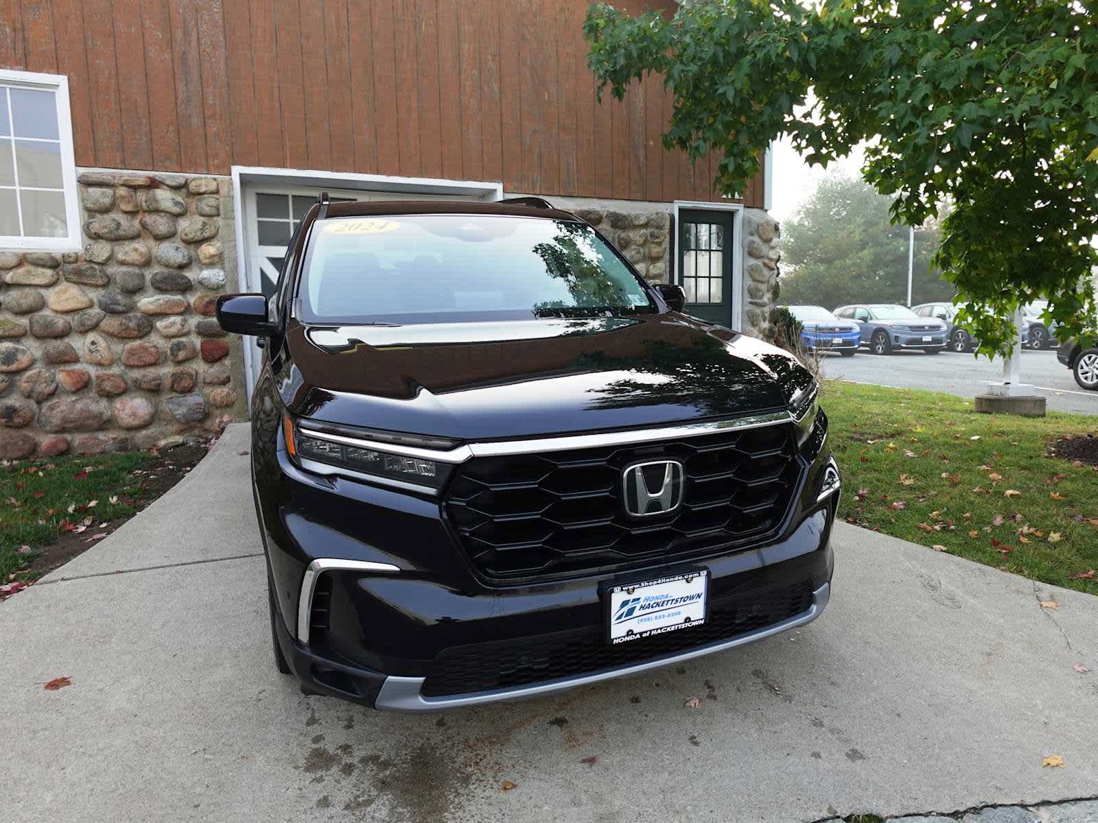 Certified 2024 Honda Pilot Touring image 3