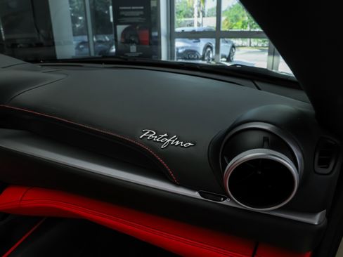 Used 2020 Ferrari Portofino image 15