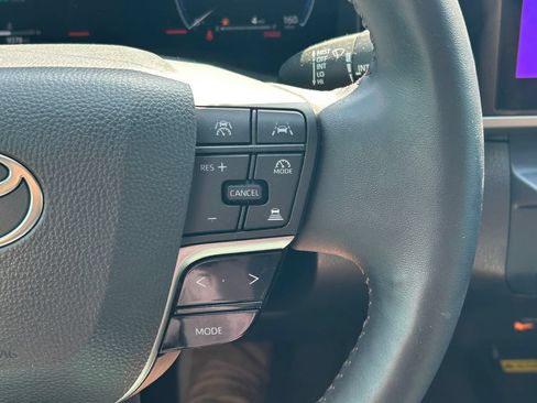 Used 2025 Toyota Camry XLE FWD image 37