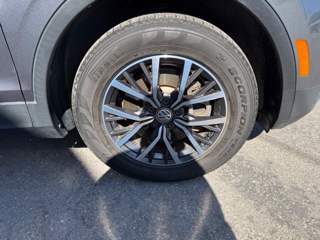 Used 2018 Volkswagen Tiguan SE AWD/4WD image 3
