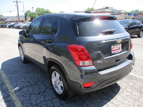 Used 2021 Chevrolet Trax LS FWD image 2