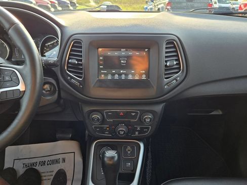 Used 2019 Jeep Compass Latitude w/ Cold Weather Group AWD/4WD image 20