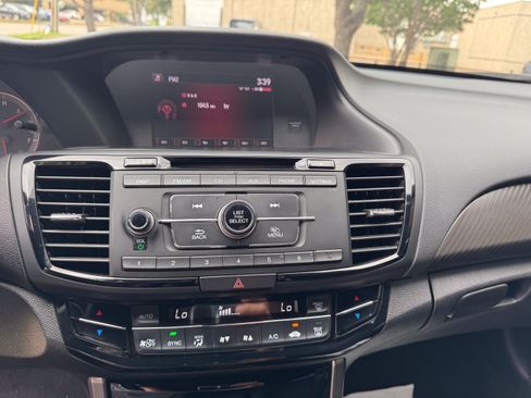 Used 2017 Honda Accord Sport image 18