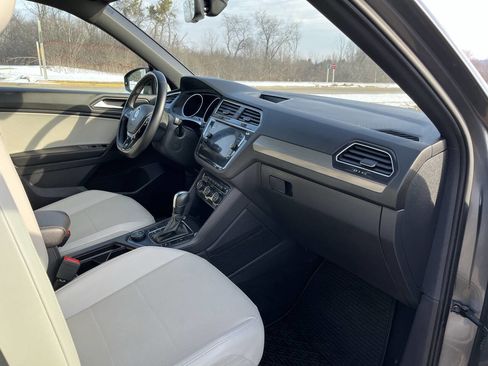 Used 2021 Volkswagen Tiguan SE R-Line w/ 3rd Row Seat Package image 37