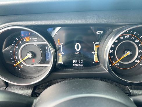 Used 2019 Jeep Wrangler Unlimited Sahara AWD/4WD image 35