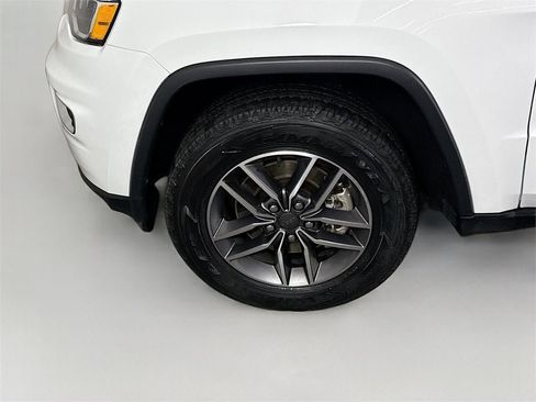 Used 2022 Jeep Grand Cherokee Limited image 24