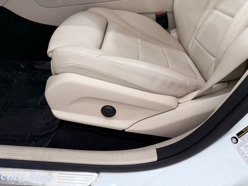 Used 2022 Mercedes-Benz GLC 300 4MATIC image 15