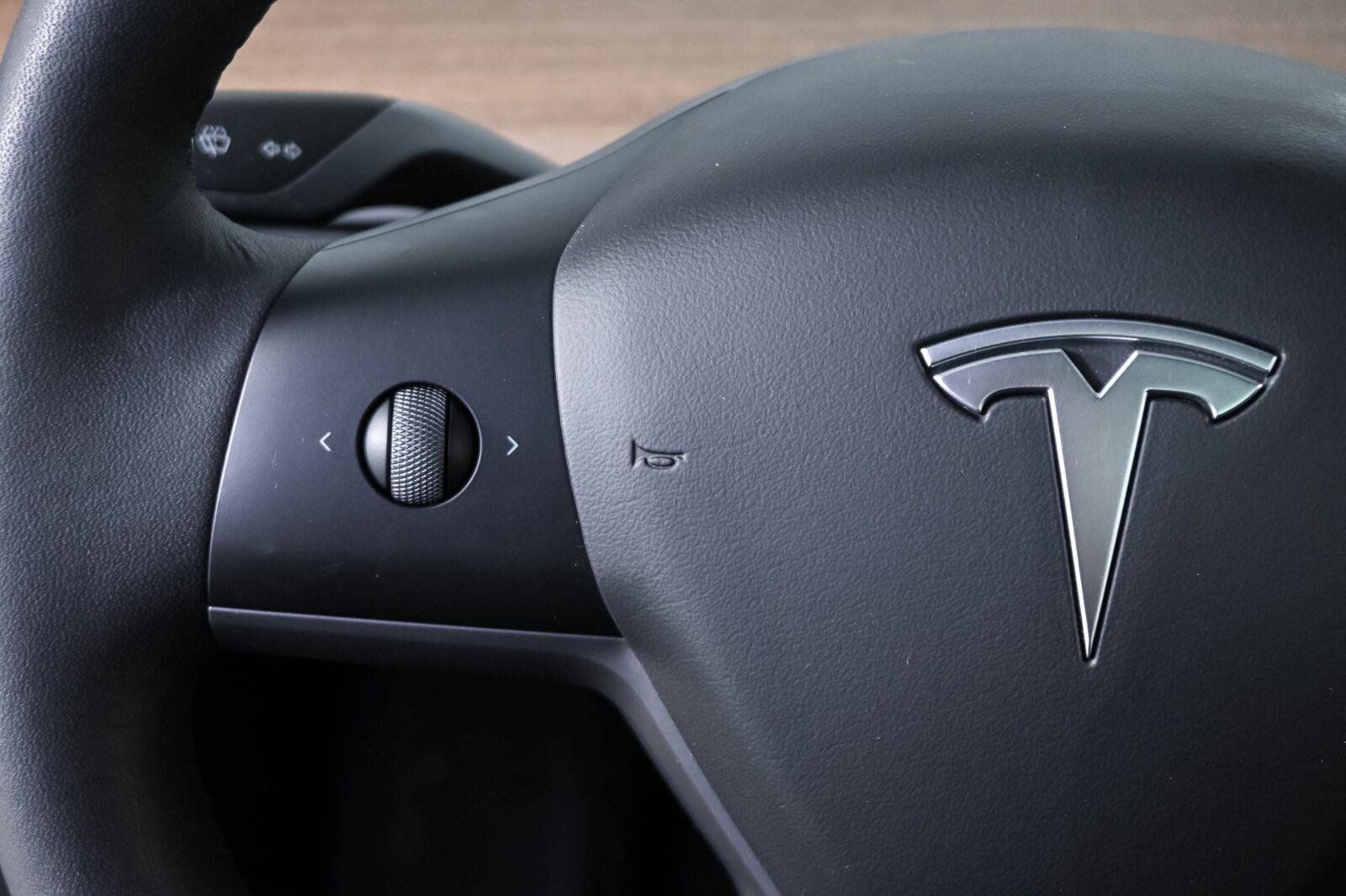 Used 2023 Tesla Model 3 Standard Range RWD image 9
