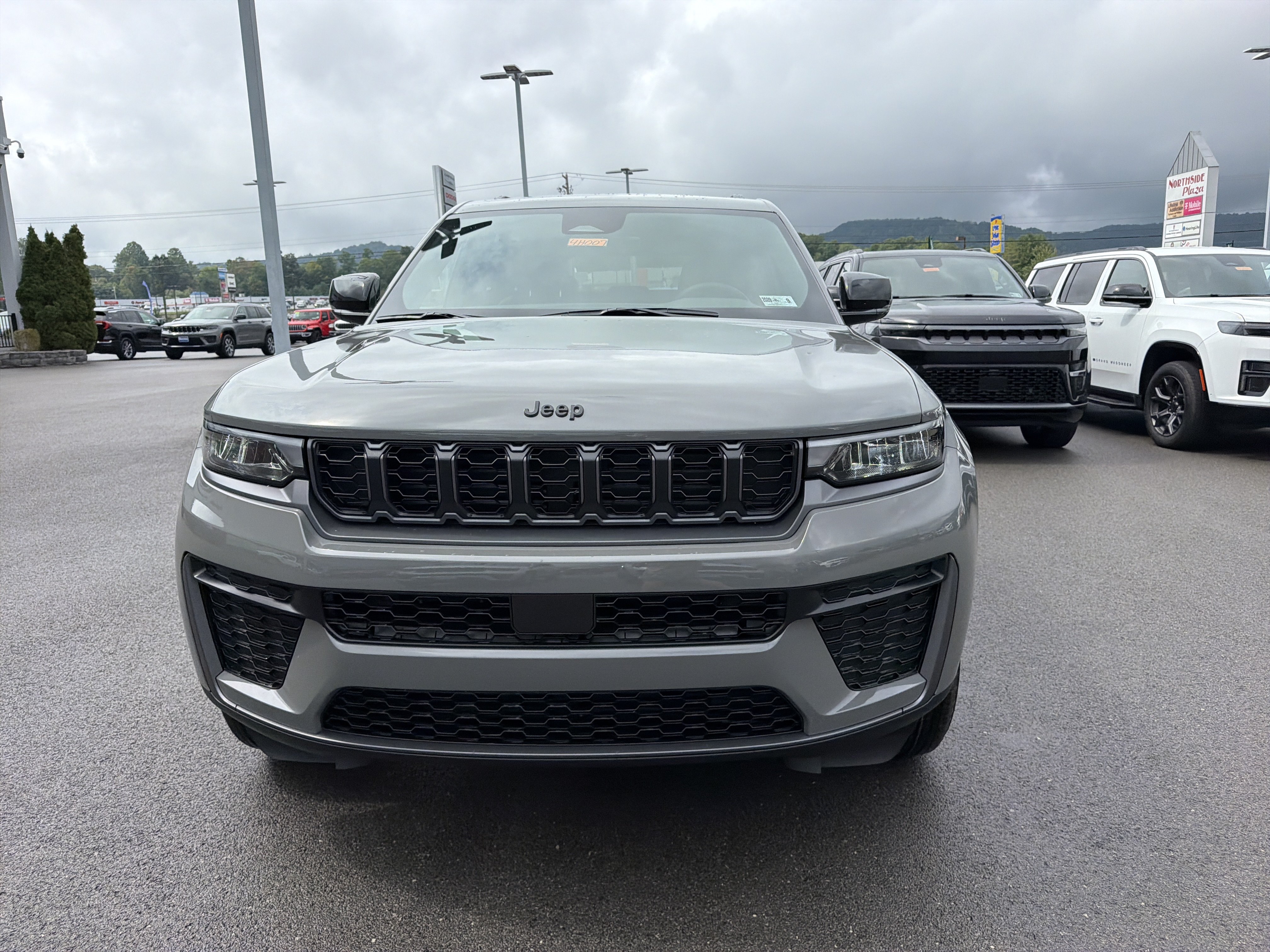 New 2027 Jeep Grand Cherokee 4WD image 2