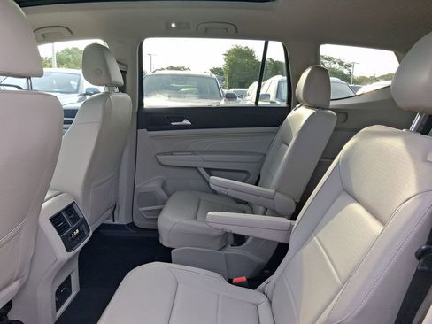 Certified 2022 Volkswagen Atlas SEL R-Line AWD/4WD image 8