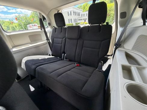 Used 2019 Dodge Grand Caravan SE FWD image 19