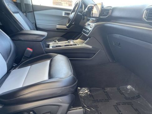 Used 2022 Ford Explorer XLT w/ Equipment Group 202A RWD image 27