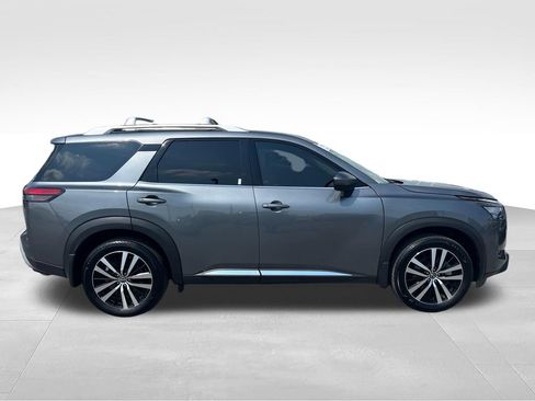 Used 2025 Nissan Pathfinder Platinum w/ Black Appearance Package FWD image 6
