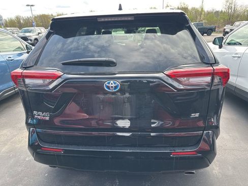 Used 2022 Toyota RAV4 SE w/ Weather & Moonroof Package AWD/4WD image 3
