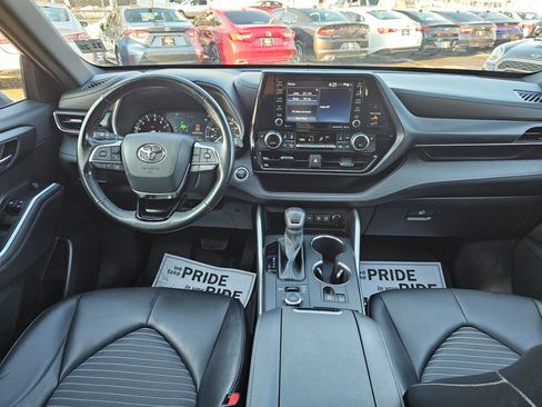 Used 2021 Toyota Highlander XSE image 18