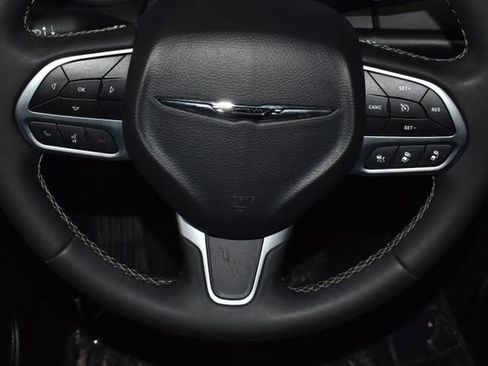 Certified 2025 Chrysler Pacifica Select image 22