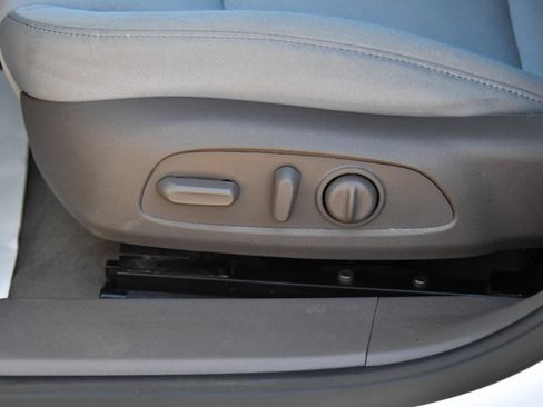 Used 2021 Chevrolet Malibu LT FWD image 16