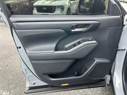 Used 2024 Toyota Highlander XLE image 22