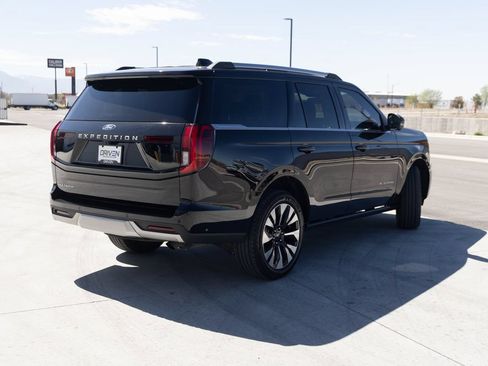 Used 2025 Ford Expedition Platinum w/ Driver's Package AWD/4WD image 5