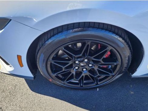 Used 2025 Ford Mustang GT Premium w/ GT Performance Package image 4