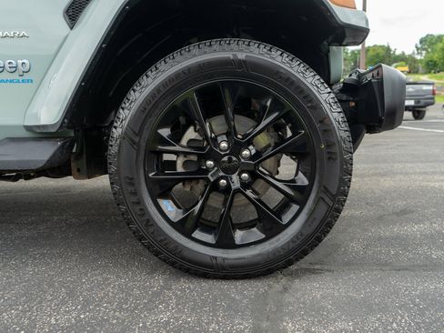 Used 2023 Jeep Wrangler Unlimited Sahara w/ Cold Weather Group AWD/4WD image 11
