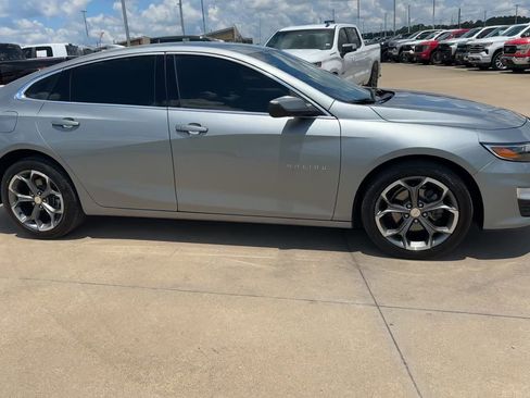 Used 2024 Chevrolet Malibu LT FWD image 2