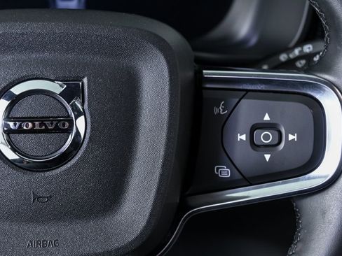 Certified 2025 Volvo XC40 B5 Plus AWD/4WD image 12