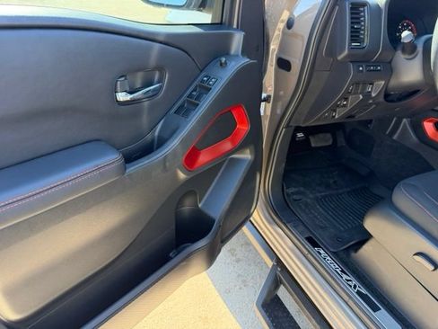 Used 2023 Nissan Frontier PRO-4X w/ Pro Convenience Package AWD/4WD image 15