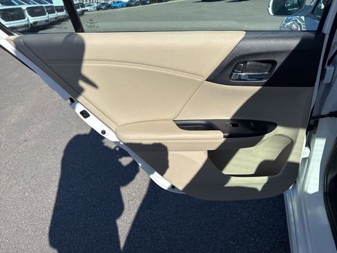 Used 2016 Honda Accord Touring image 32