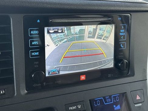 Used 2016 Toyota Sienna Limited FWD image 3