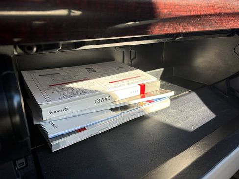 Used 2014 Toyota Camry XLE image 24